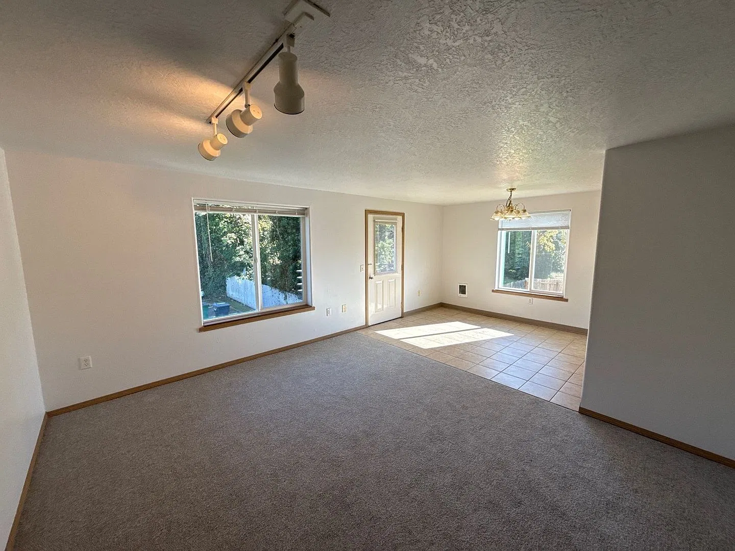 2 bed, 2.0 bath, 1049 sqft, $1,495 — Photo 2