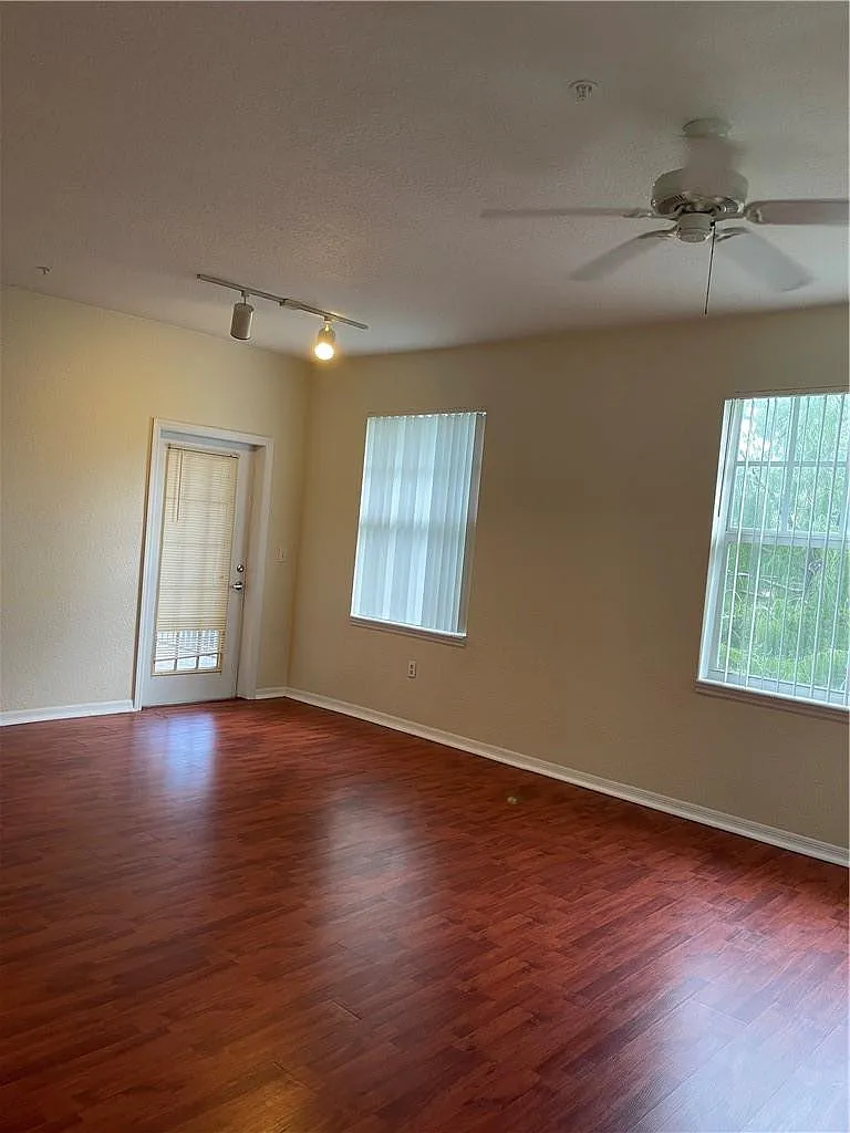 1 bed, 1.0 bath, 716 sqft, $1,700 — Photo 3