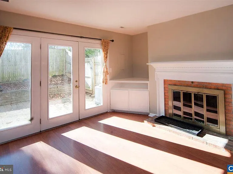 1566 Garden Ct — Photo 9