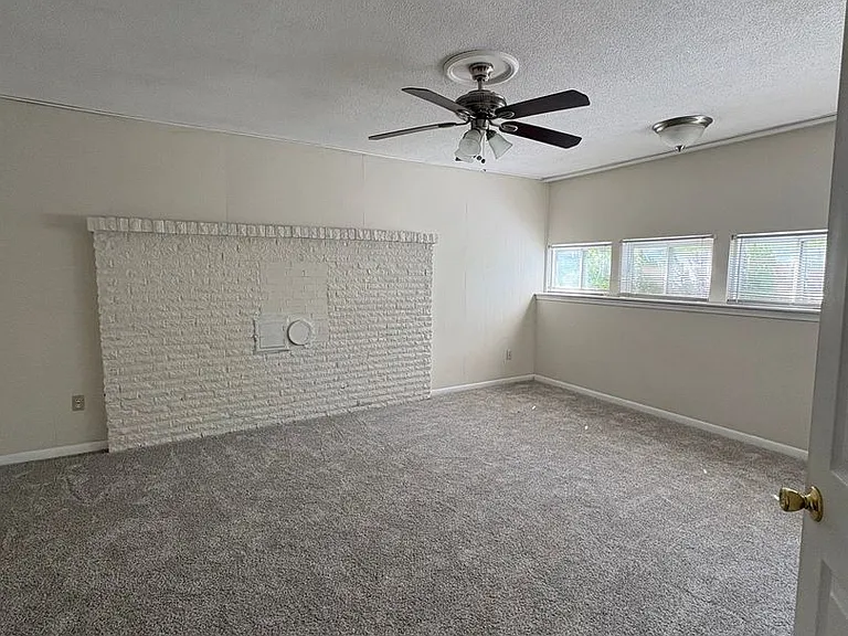 4839 Hillsdale Cir — Photo 20