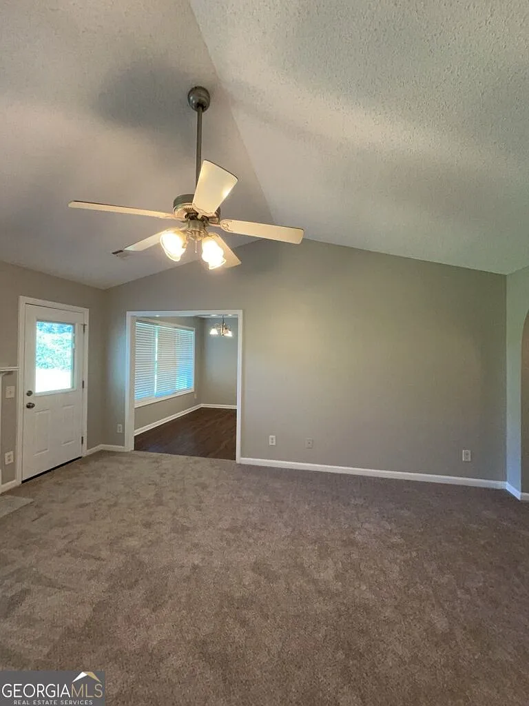3 bed, 2.0 bath, 1204 sqft, $1,845 — Photo 3