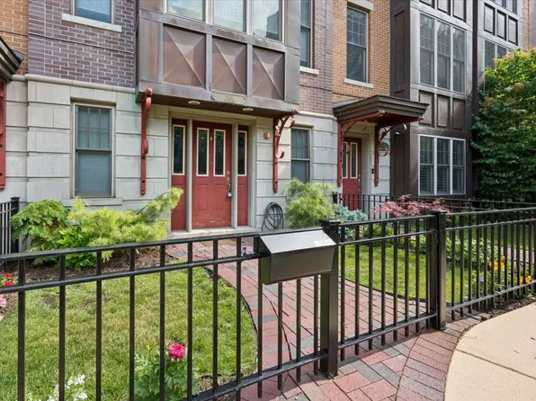 3006 W Newport Ave, Chicago, IL 60618