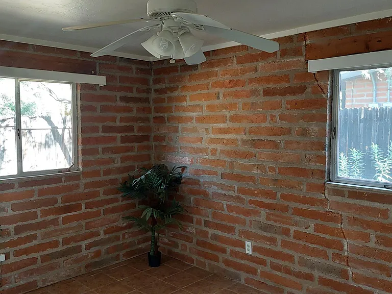 E Blacklidge Dr — Photo 28