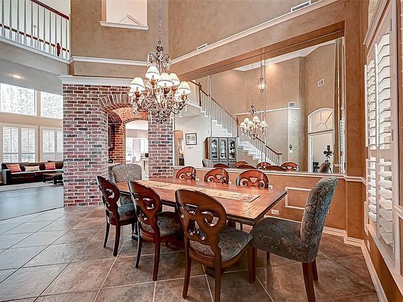 4th image of 11 Millay Ct