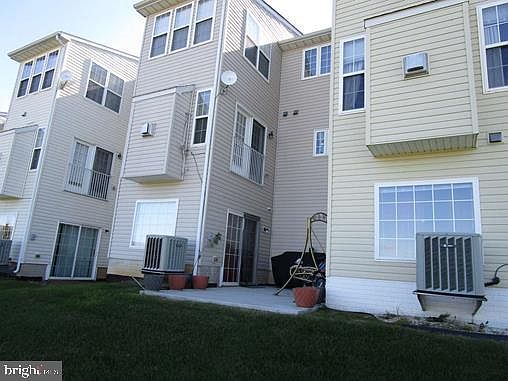 3rd image of 10314 Lantern Ln