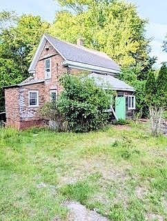 2nd image of 138 Hackett Ave