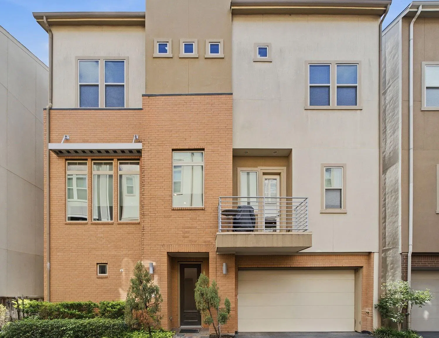 3 bed, 3.5 bath, 2292 sqft, $3,300 — Photo 3