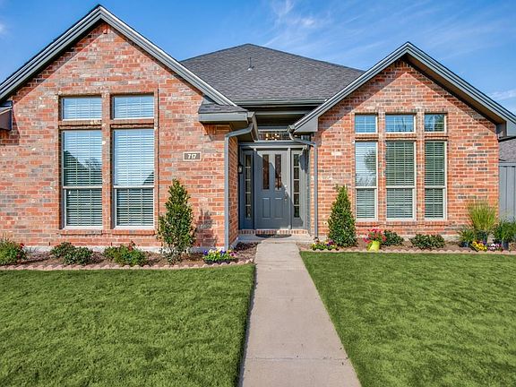 3rd image of 717 Blue Oak Dr