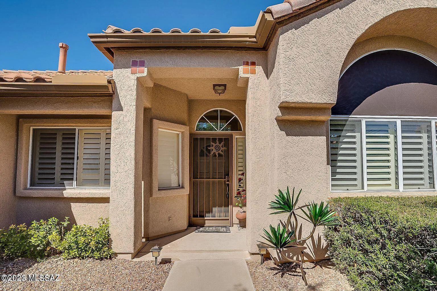 3 bed, 2.0 bath, 2027 sqft, $3,495 — Photo 2