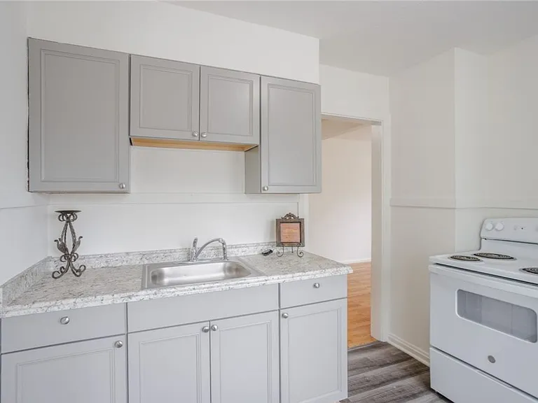 357 Rockhill Ave — Photo 3