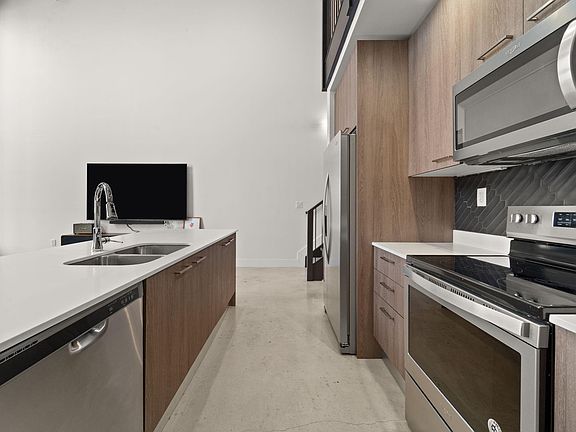 4th image of 410 NE 36th Street #10