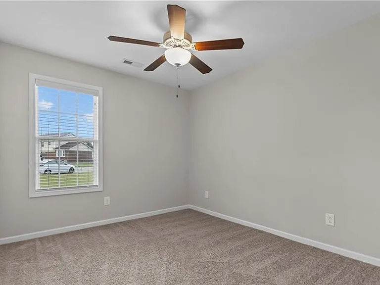 1595 Rossmore Dr — Photo 7