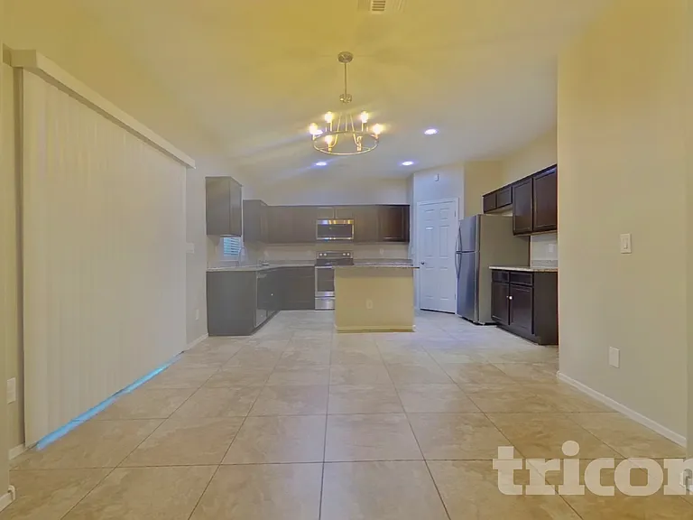 5733 W Milada Dr — Photo 4
