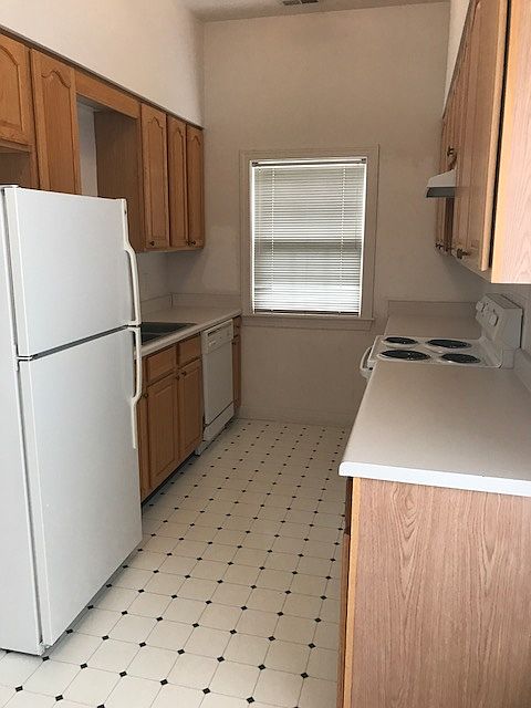 1st image of 100 Walnut Grove Ct