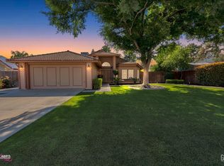 112 Acapulco Dr, Bakersfield, CA 93314