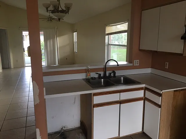 208 Tiffany Ct — Photo 13