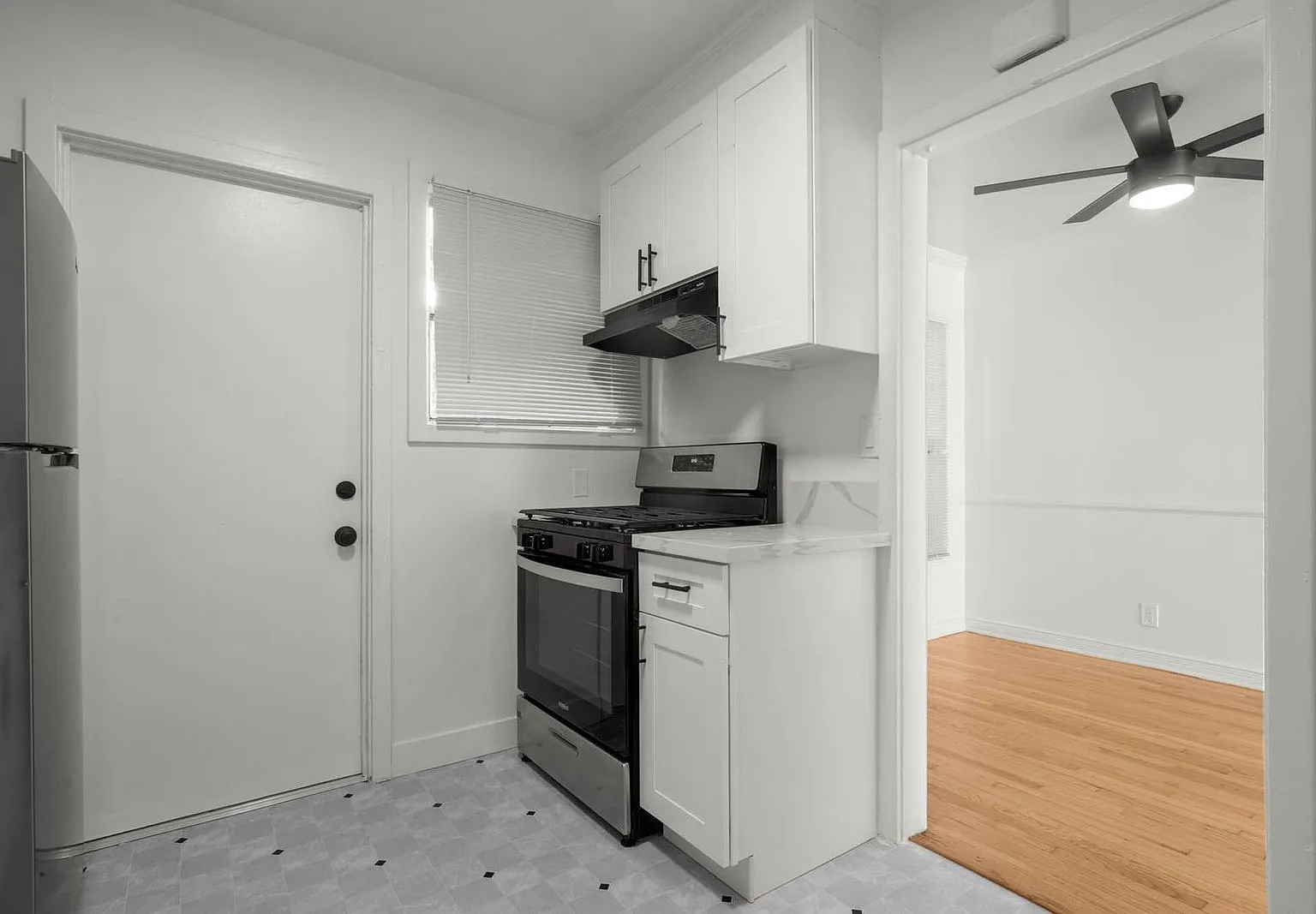 1 bed, 1.0 bath, 700 sqft, $1,656 — Photo 4
