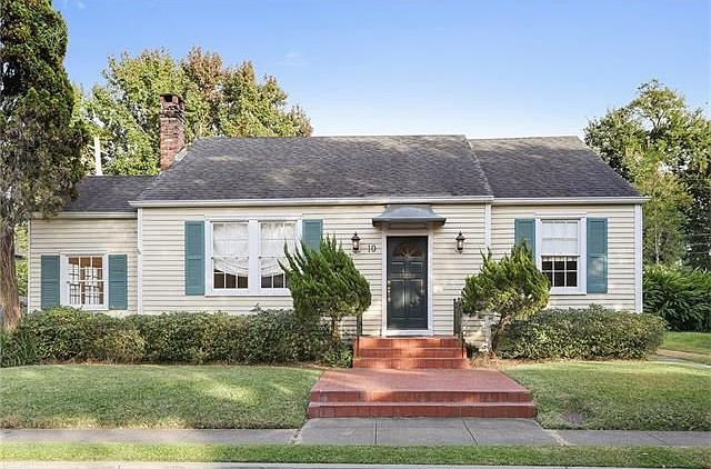 1st image of 10 Beverly Garden Dr