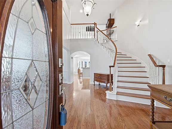 5th image of 10203 Noble Pointe Ct