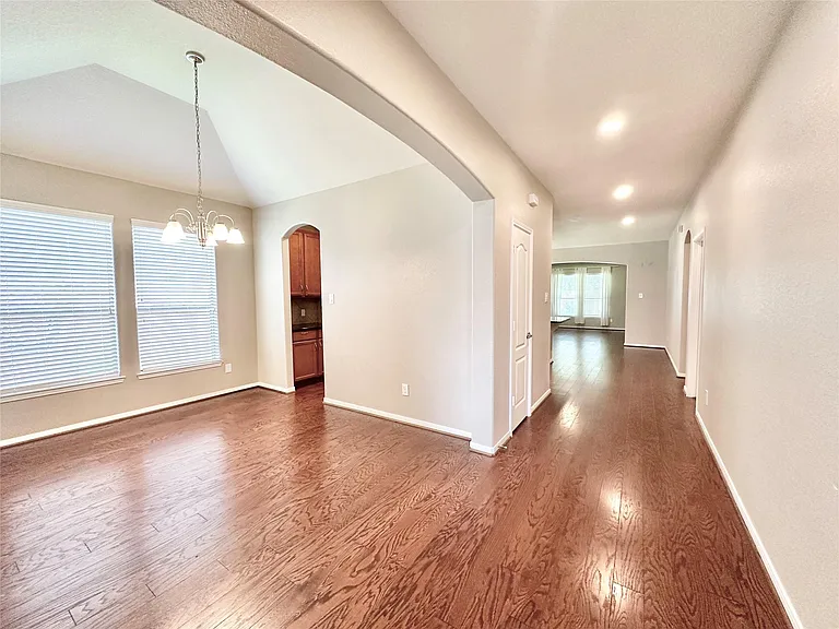 25323 Lisburn Dr — Photo 7