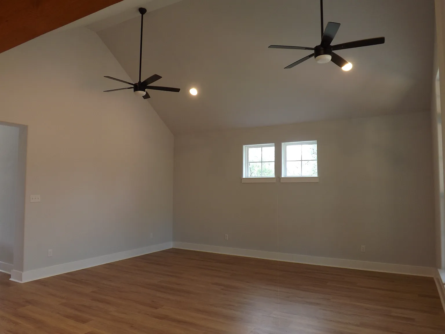 3 bed, 2.5 bath, 1721 sqft, $1,995 — Photo 3
