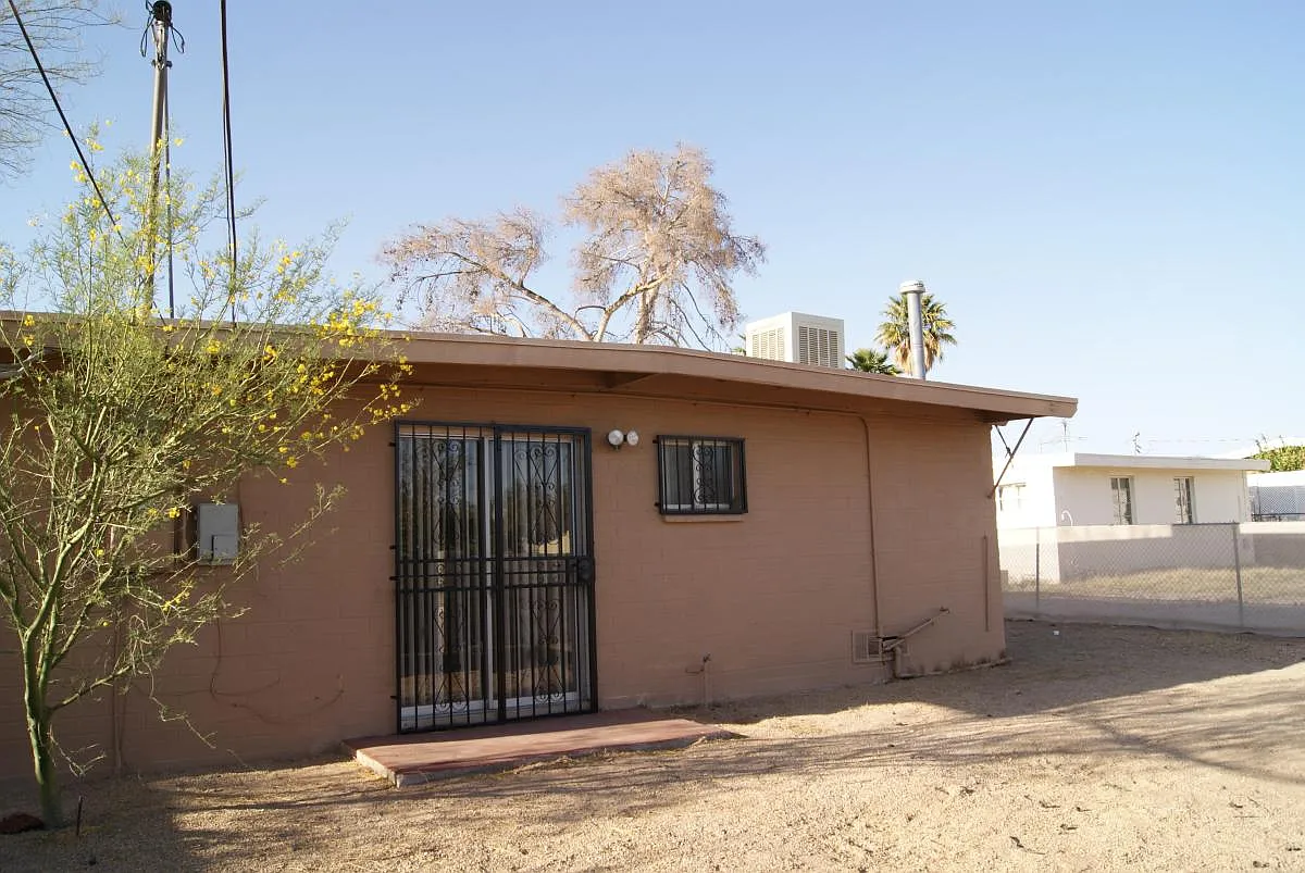 530 E Seneca Street — Photo 3