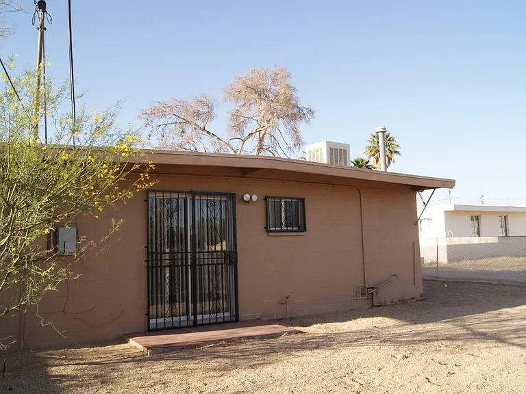 530 E Seneca St — Photo 3
