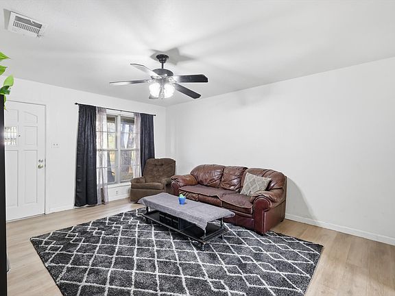 4th image of 612 10th St