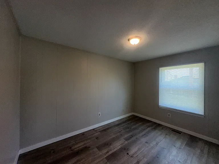 306 N Discovery St #D — Photo 9