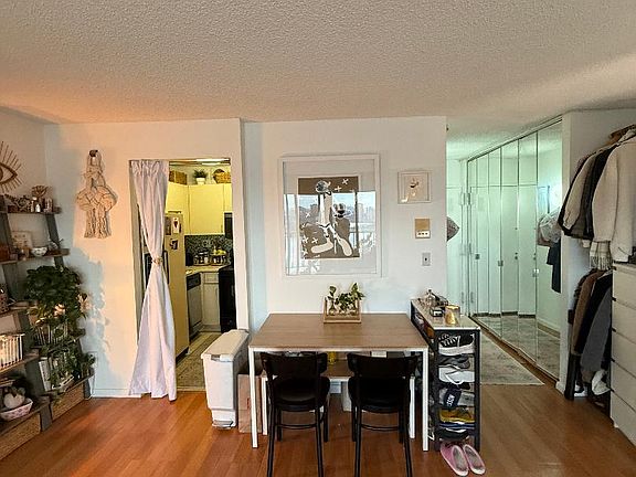4th image of 25-40 Shore Blvd Penthouse 20P