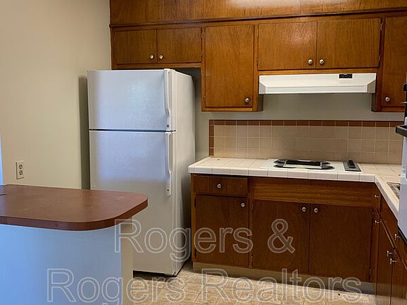 4th image of 3520 Brookdale Dr
