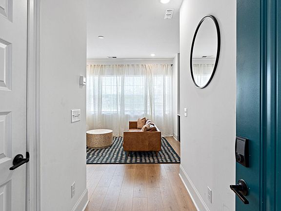 3rd image of 404 Douglas Ave #204