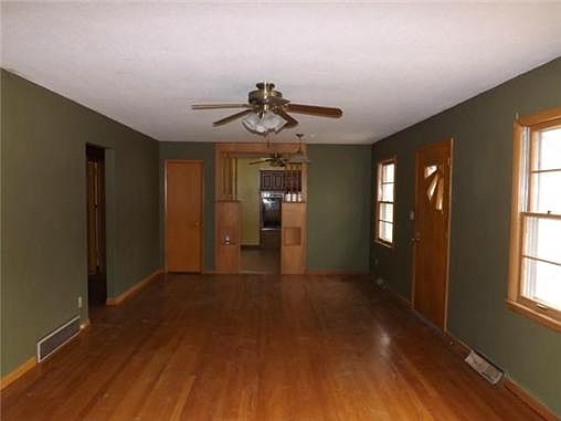 2nd image of 908 Lindenwood Ln