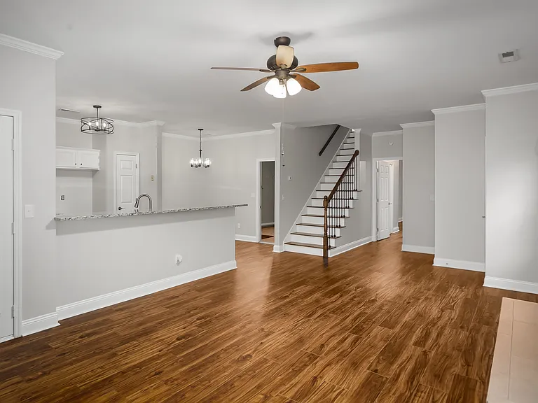 116 Bridletrace Ln — Photo 4