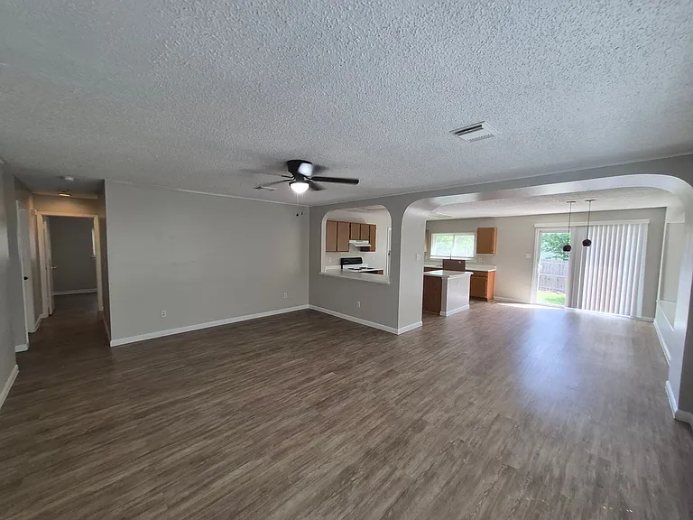 4414 Stradford Pl — Photo 4