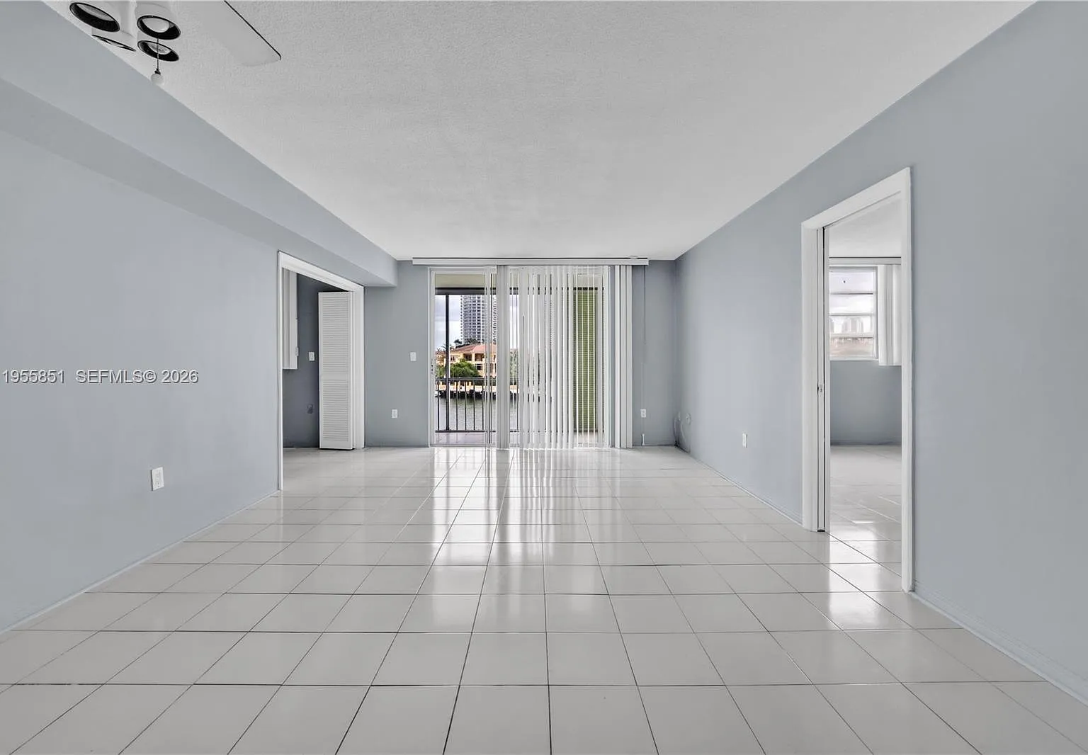 Point East Sec 4 Condo — Photo 2