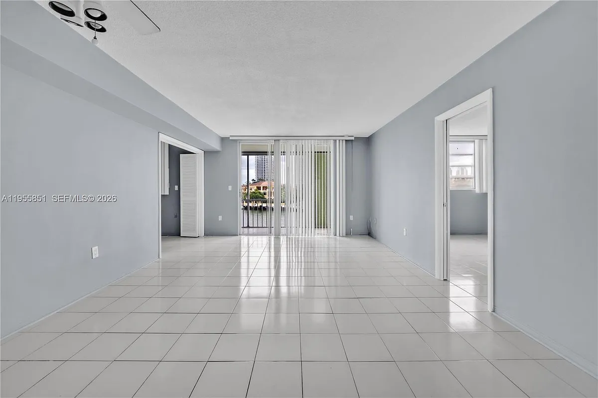 Building Photo - 3030 Marcos Dr #T409