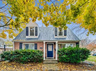 1049 Fowler Ave, Evanston, IL 60202