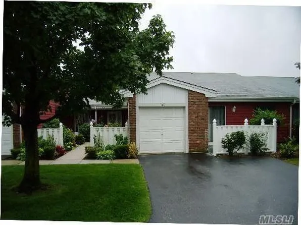 603 Flair Ct W, Saint James, NY 11780