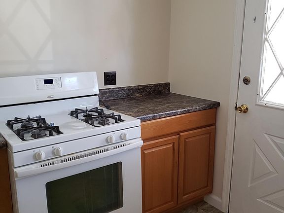 5th image of 32 Lexington Ave #1