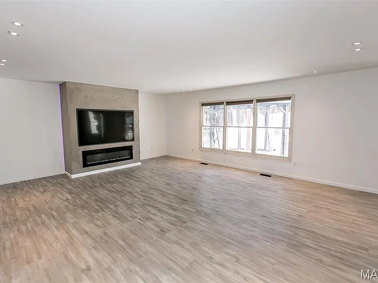 822 Emerald Place Dr — Photo 10