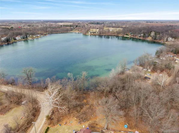 15045 Longfield Dr, Linden, MI 48451