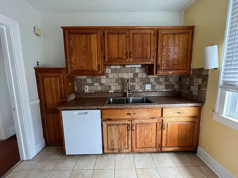 1333 Beaconsfield Ave #1333 — Photo 8