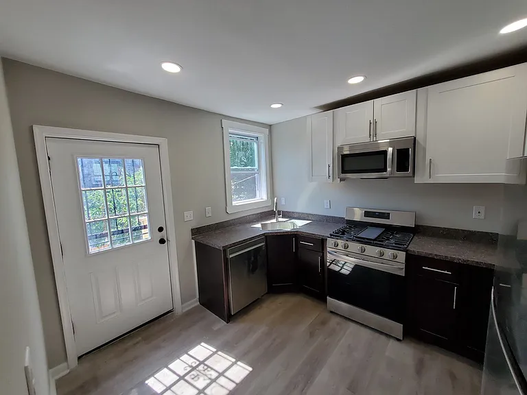2744 Maryland Ave — Photo 2