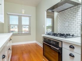 Charming Corner Unit One Bedroom! Large Patio! Assigned Exclusive Garage! In Unit Washer/Dryer!, 1 br / 1.0 ba, $2750