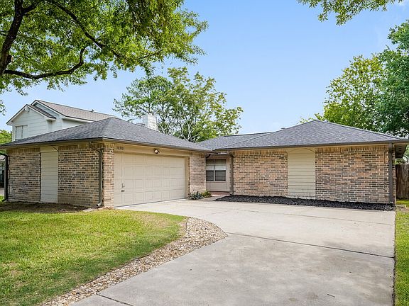 3rd image of 10310 Pear Oak Dr