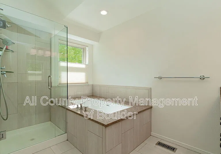 1288 Redwood Ave — Photo 18