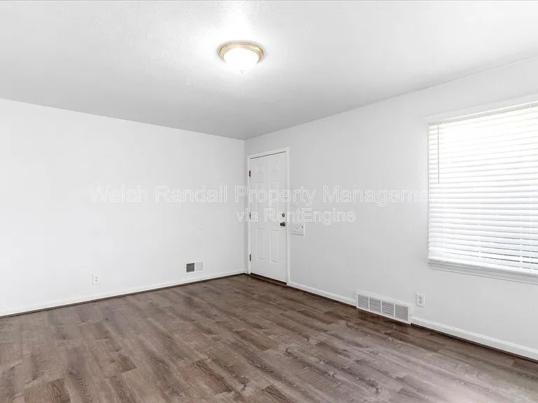 2709 Gramercy Ave #B — Photo 5