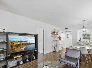 9340 Lagoon Pl APT 304, Davie, FL 33324