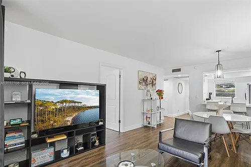 9340 Lagoon Pl #304 Photo 1